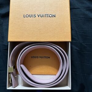 Woman’s LV belt fits size 8/10